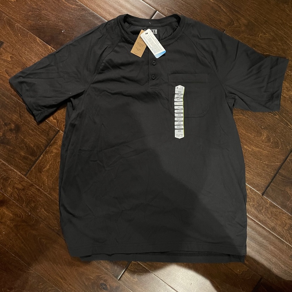 ✨Men’s Duluth Coolmax Henley!